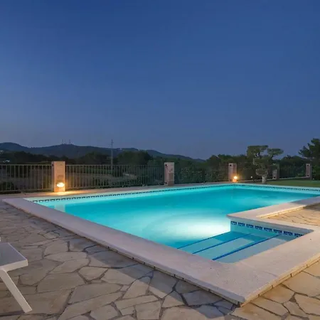 Can Roig Villa *